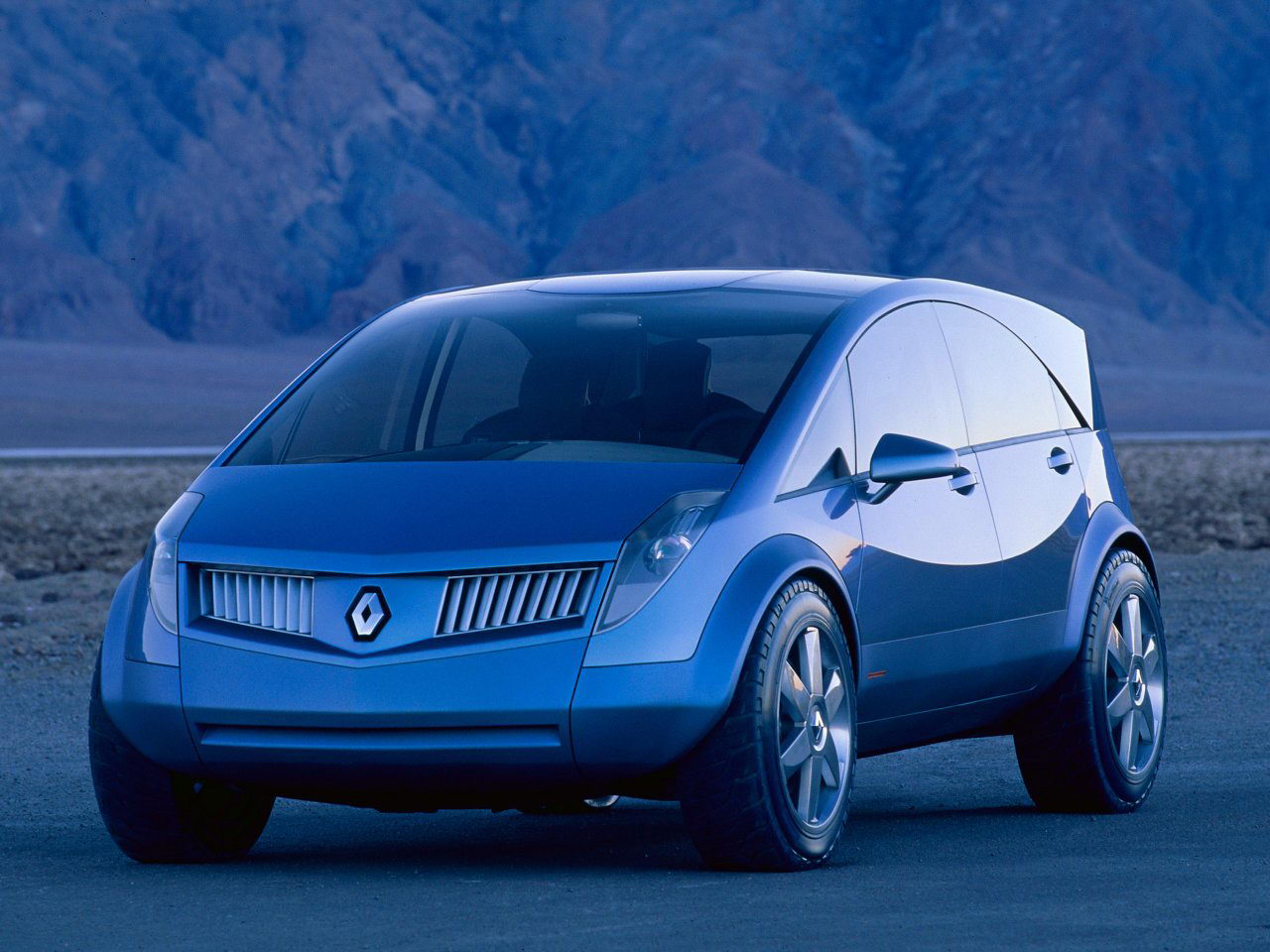 Renault Koleos 1999 002.jpg